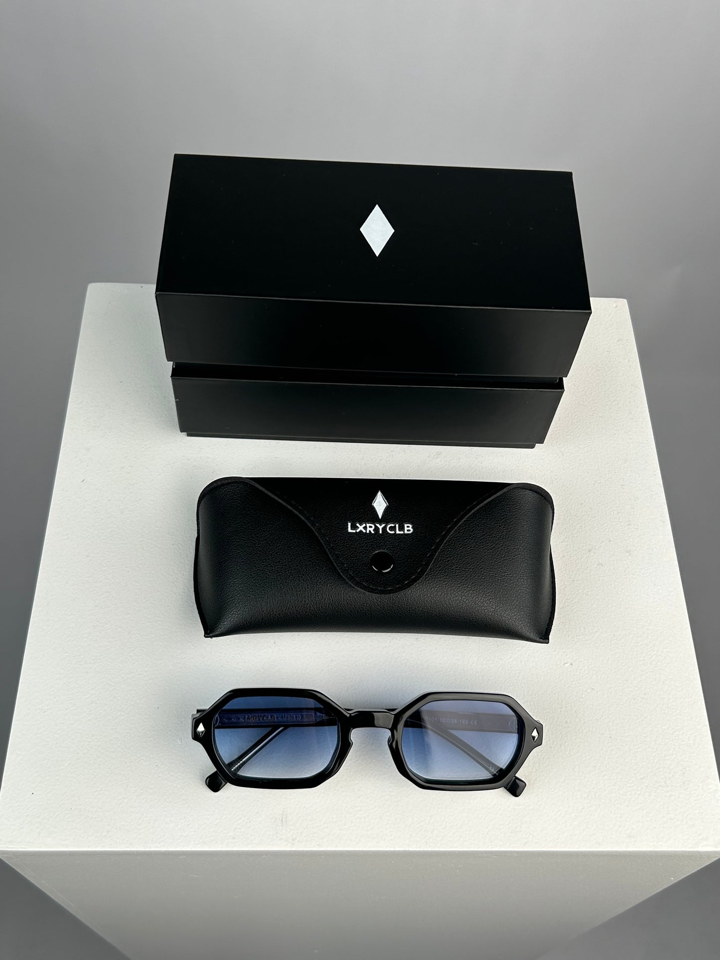 LXRYCLB® Azure – Luxe Blauwe Zonnebril | Unisex | Limited Edition